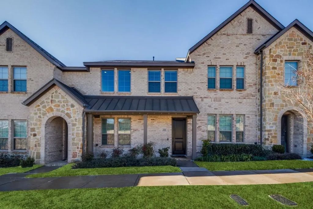 221 Mcconathy Way, Flower Mound