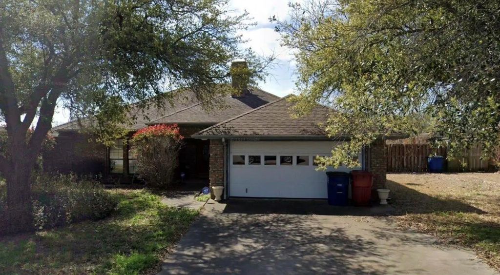 909 Westgate, Farmersville