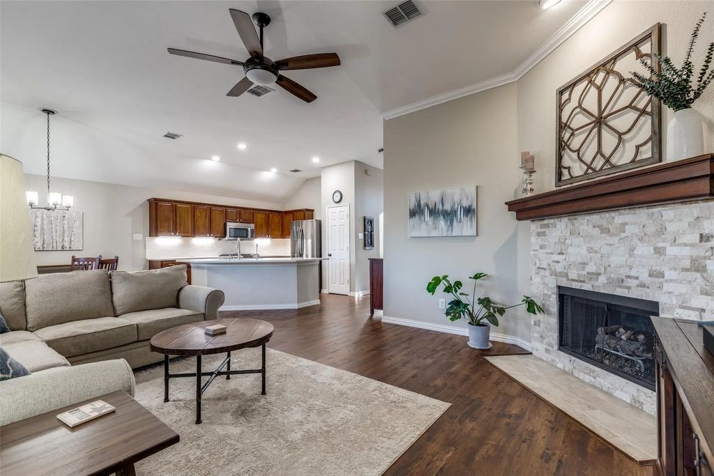 2136 Fountain Drive, Lewisville