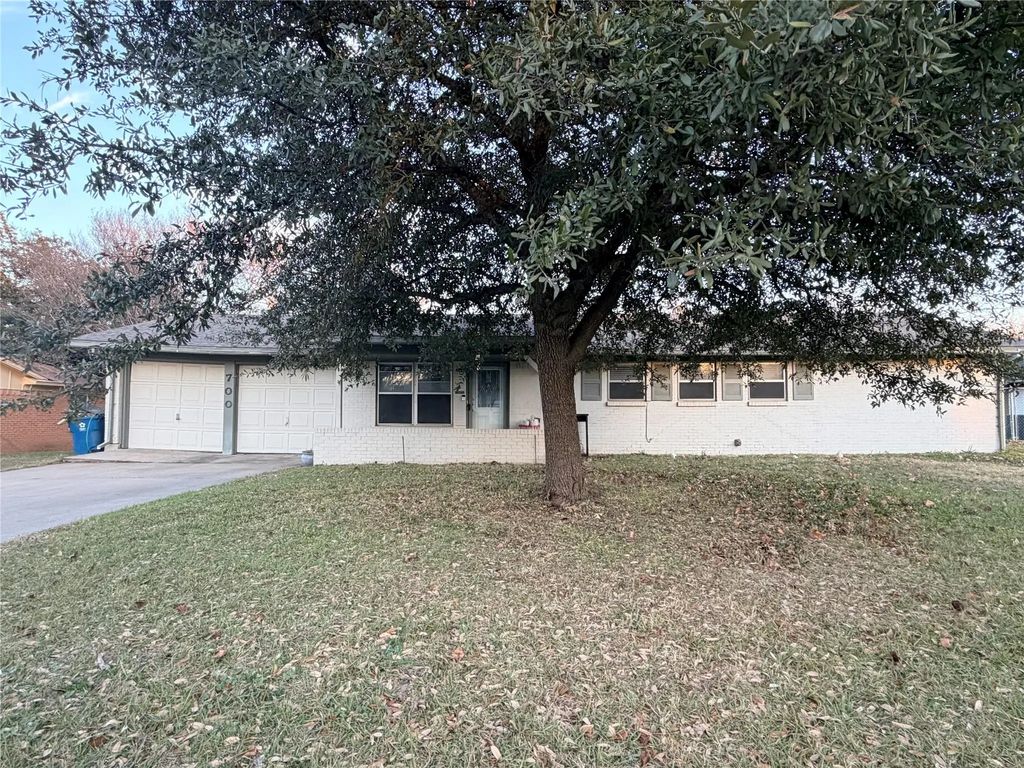 700 N Spears Street, Alvarado