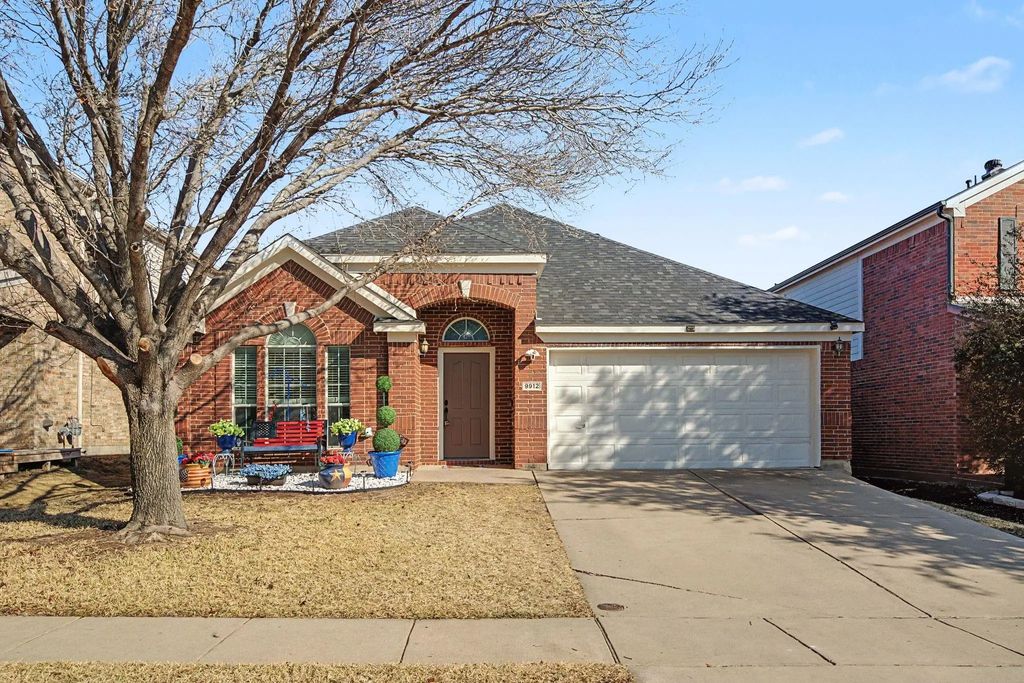 9912 Lamberton Terrace, Fort Worth