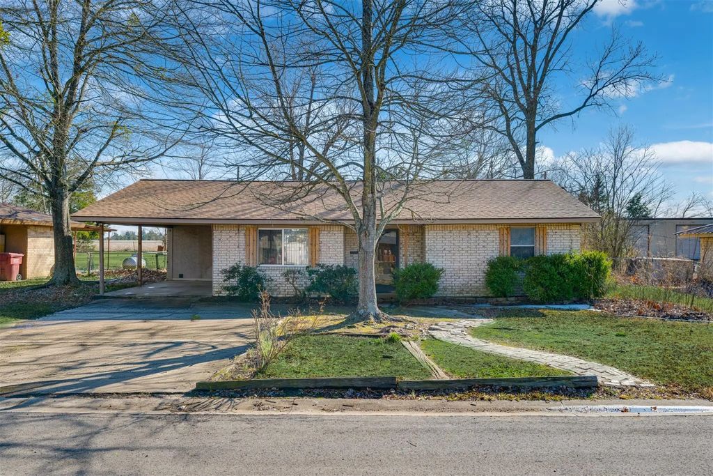 235 Elizabeth Lane, Blossom
