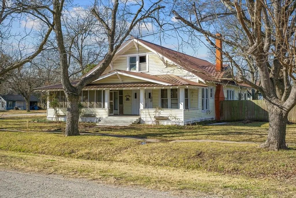 112 S Bonner Avenue, Kerens