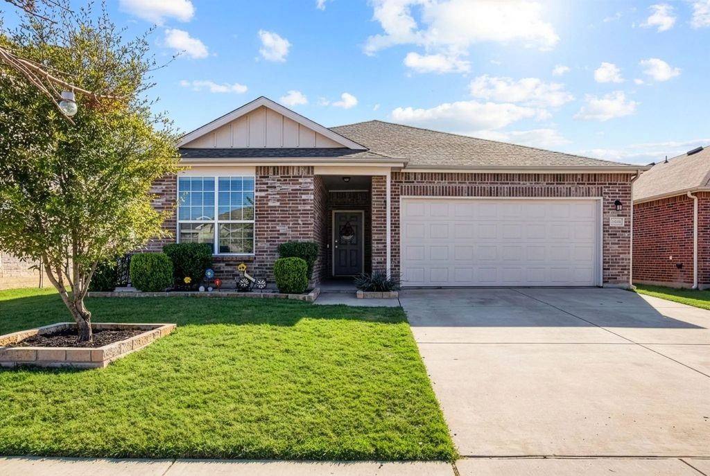 2432 Barzona Drive, Fort Worth