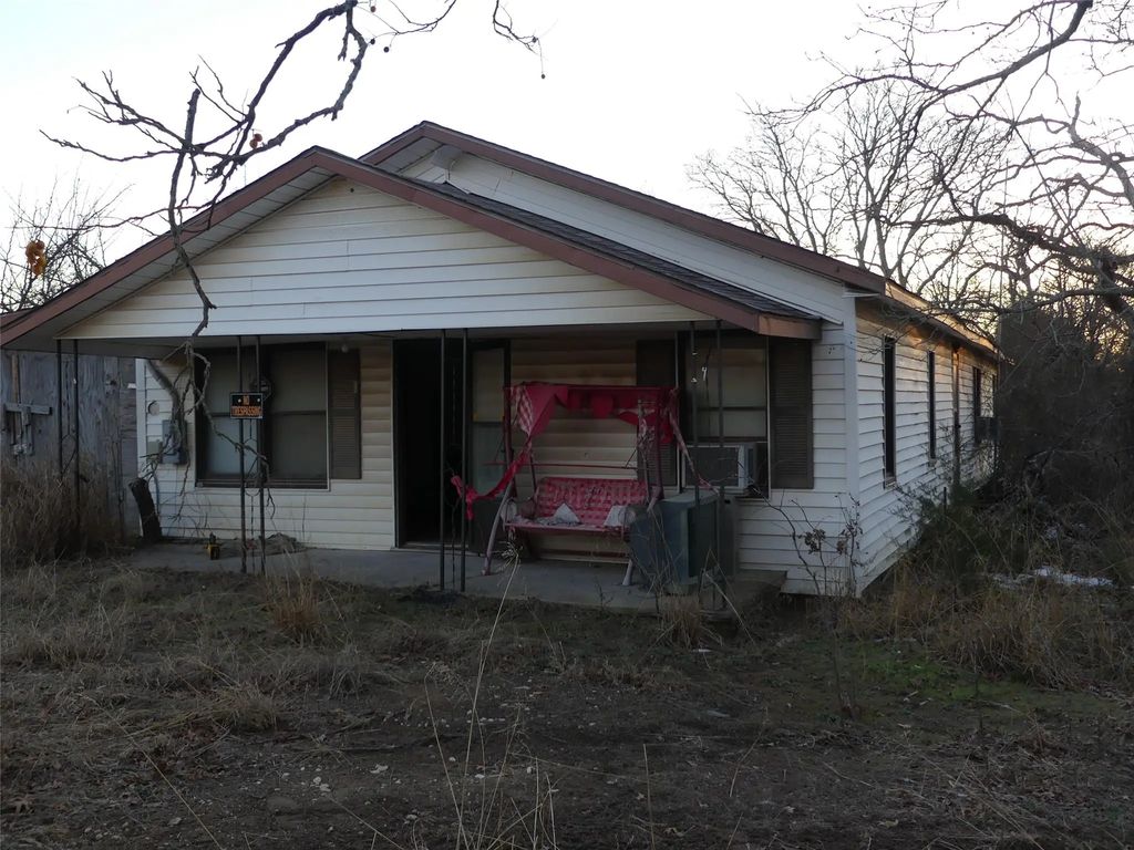1051 Parker Dairy Road, Forestburg