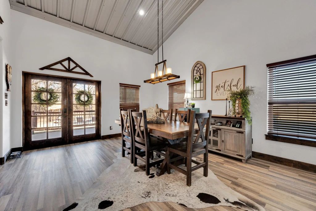9834 County Road 305, Grandview
