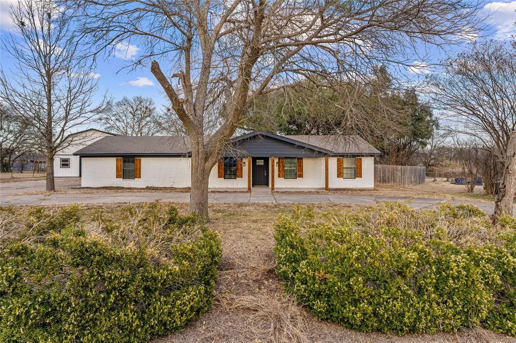 903 S Old Temple Road, Lorena