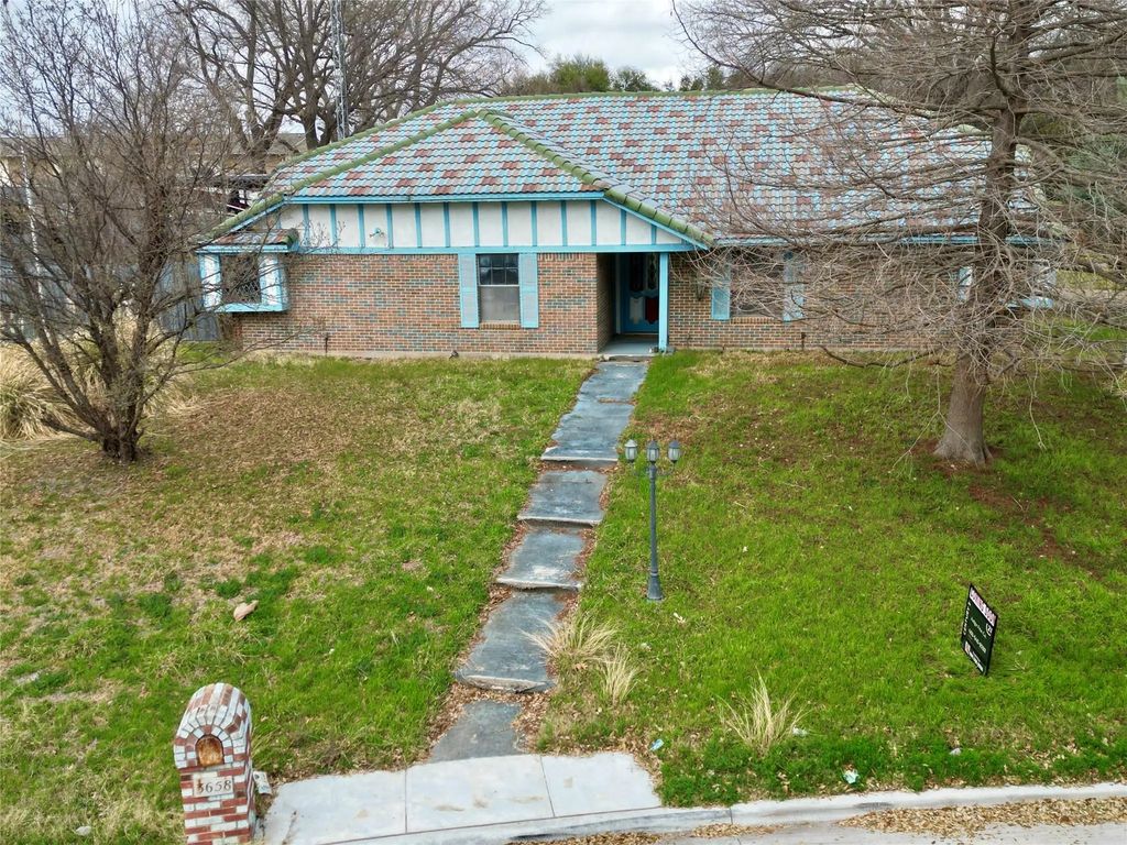 3658 Racquet Club Drive, Grand Prairie