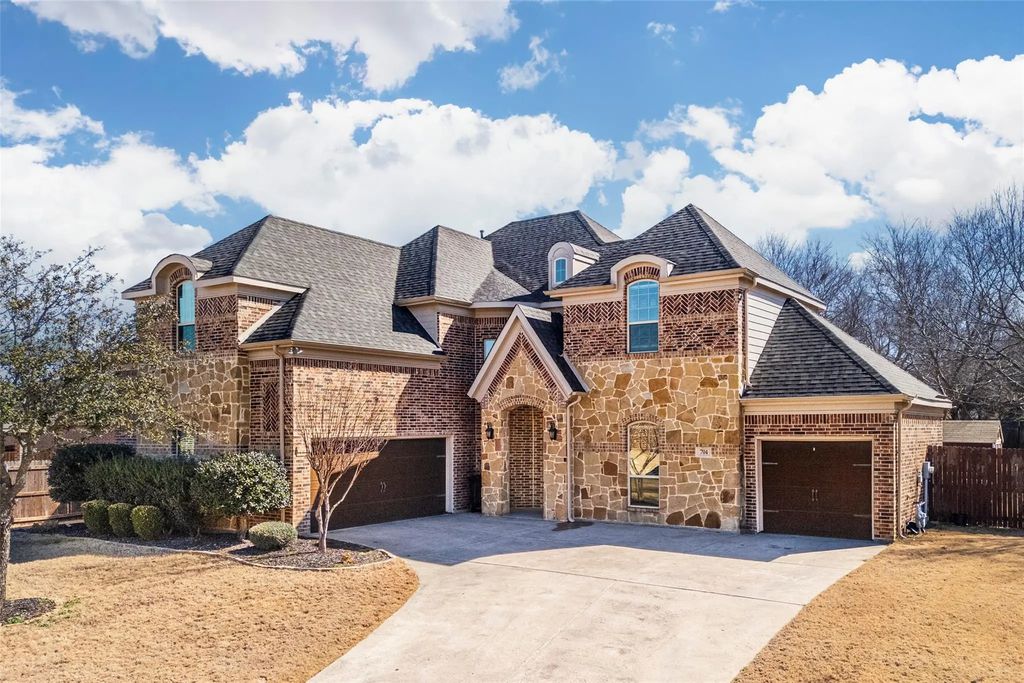 704 Elm Creek Circle, Mansfield