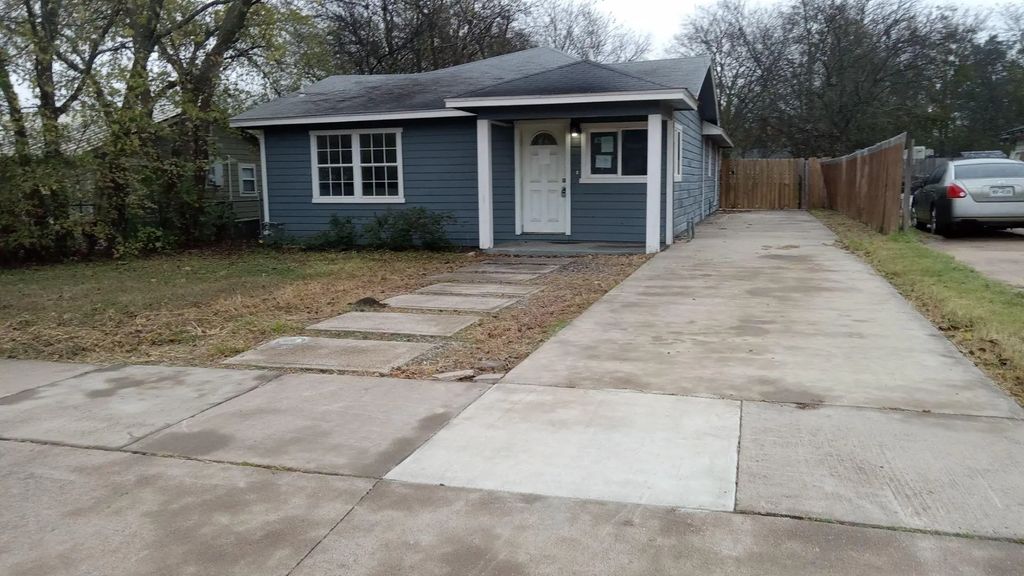 1105 Poindexter Avenue, Cleburne
