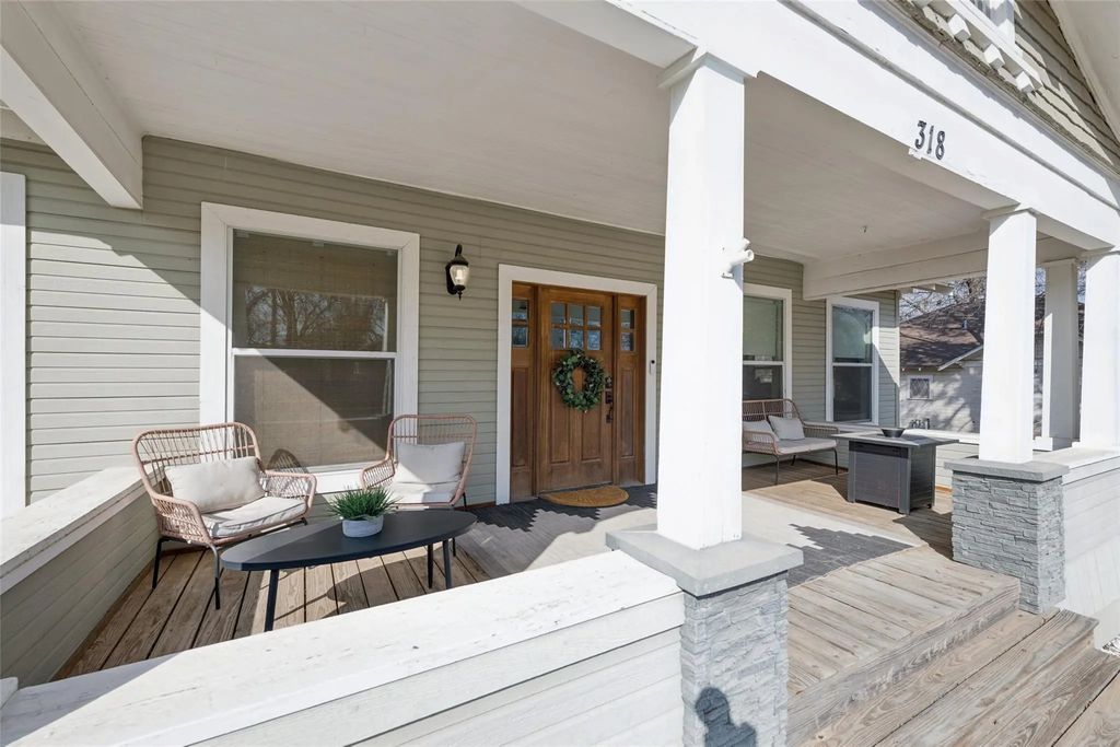 318 W Willingham Street, Cleburne
