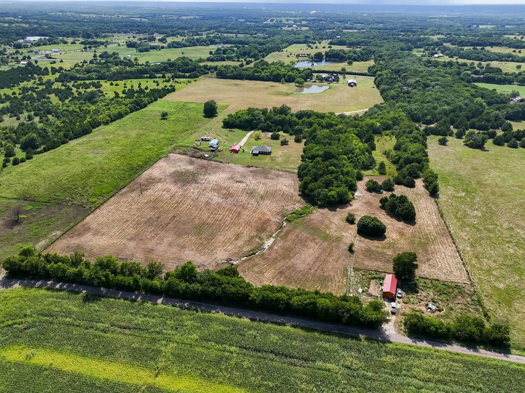 7939 S State Highway 78, Leonard