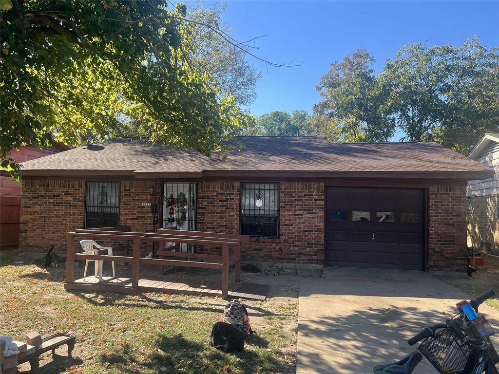 1212 S Adelaide Street, Terrell