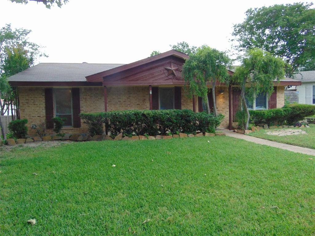 10835 Hayfield Drive, Dallas
