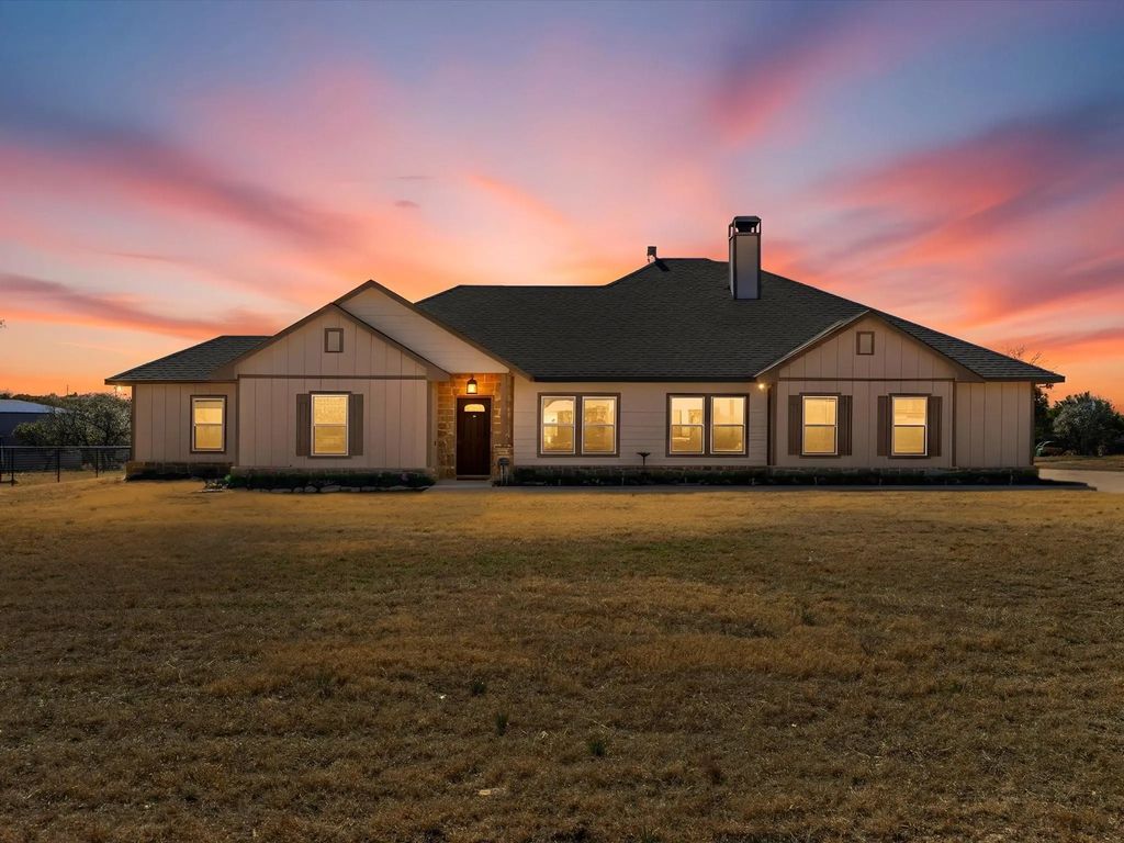 123 Kriston Lane, Springtown
