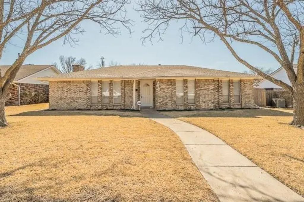 876 Dogwood Trail, Lancaster
