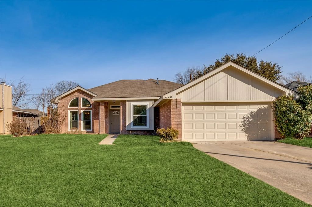 670 Honeysuckle Lane, Cedar Hill