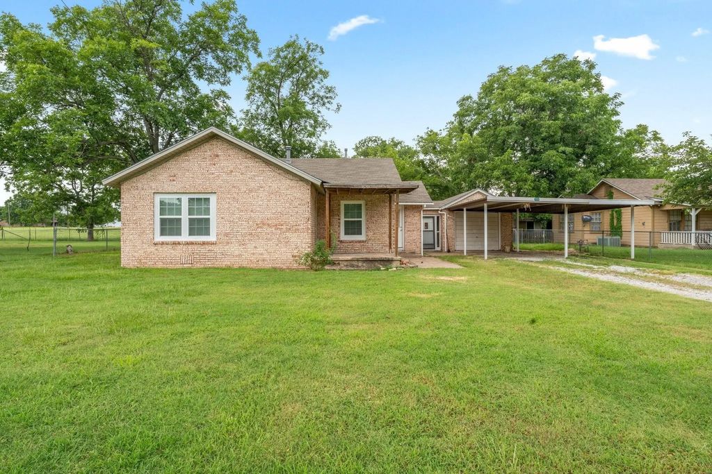 1116 S Texas Street, De Leon
