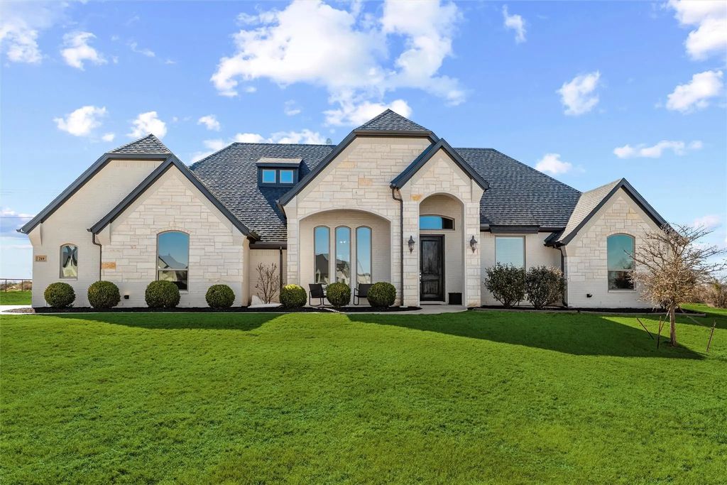 219 Columbia Court, Springtown