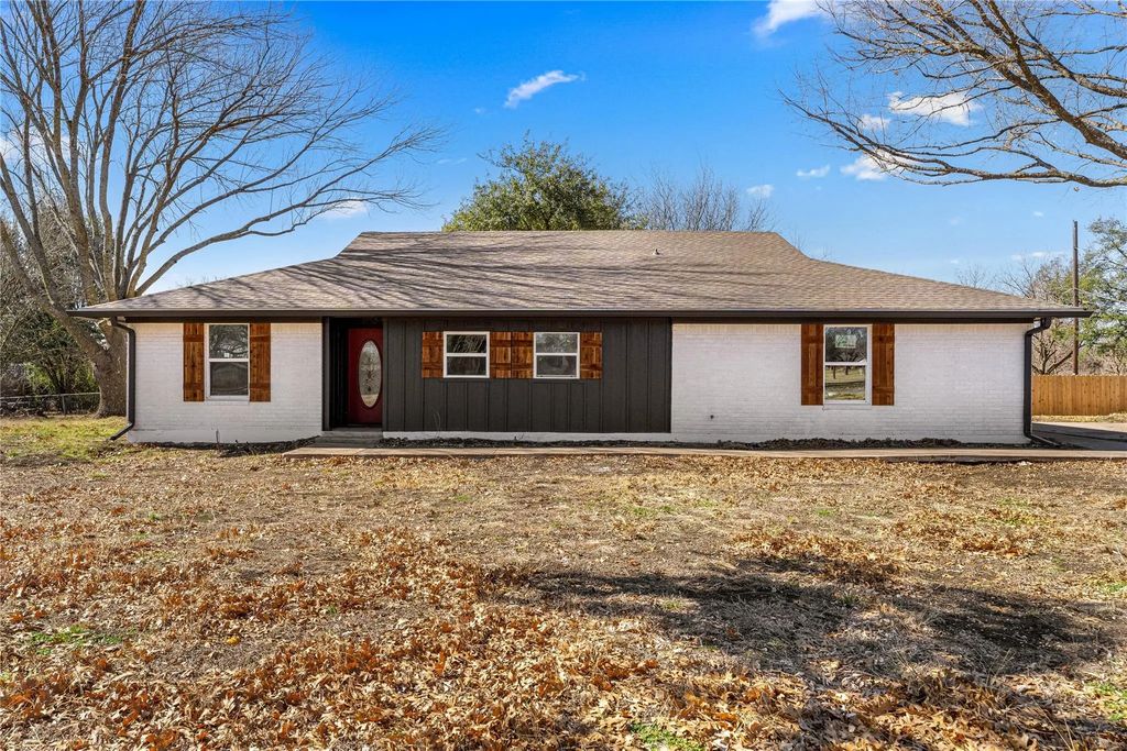 801 Chapparal Road, Hewitt