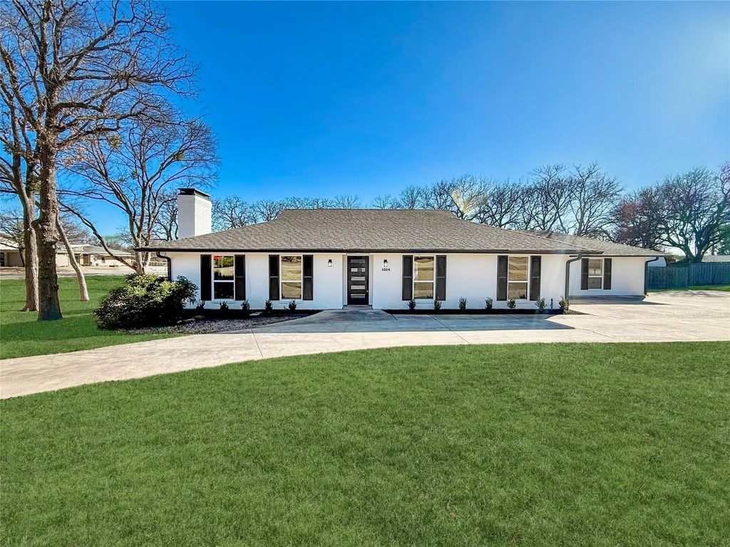 1004 Timber Creek Drive, Lewisville