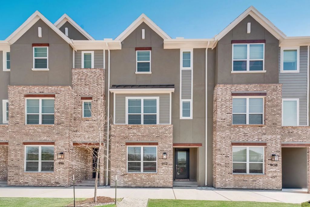 732 Ash Road, Plano