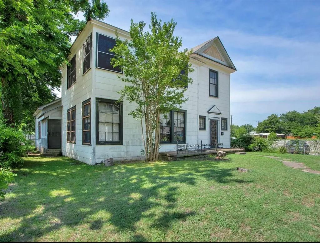 516 W Morgan Street, Denison
