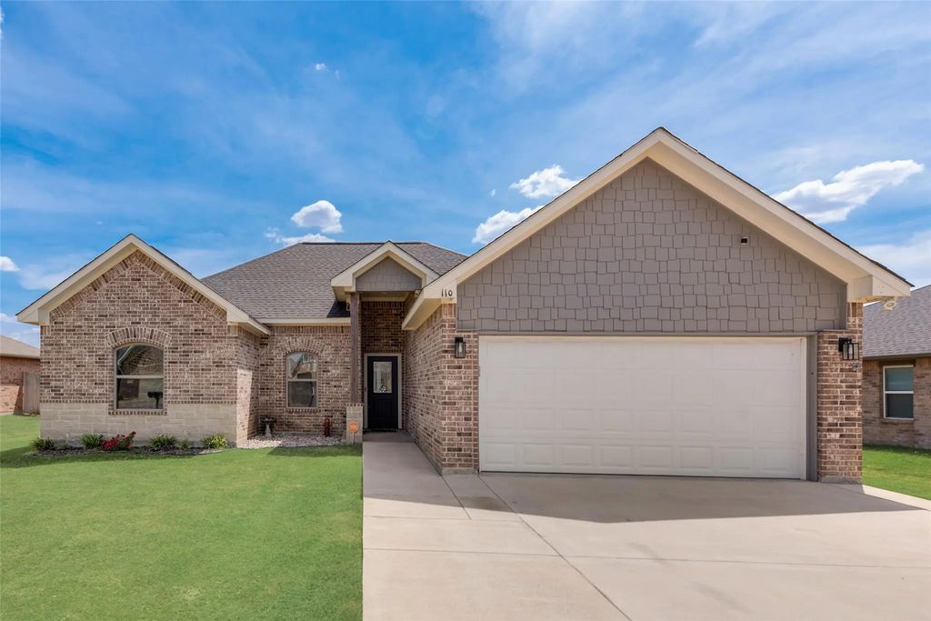 110 Springleaf Lane, Mabank