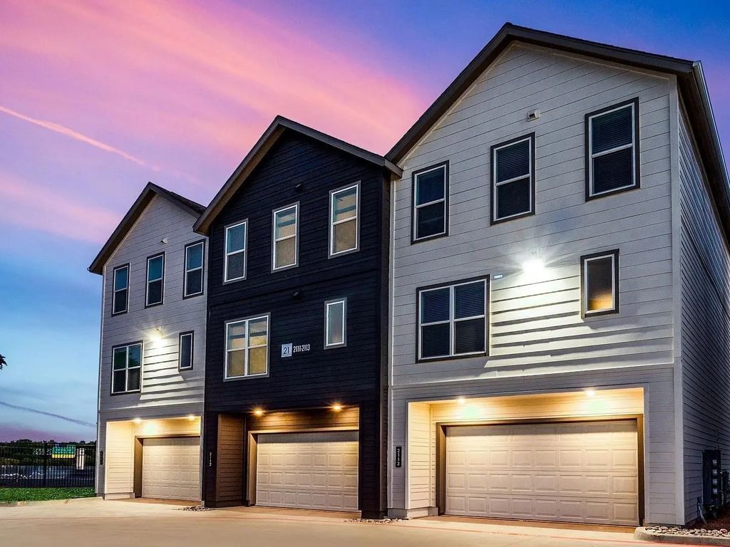 1000 Fort Worth Avenue 212, Dallas