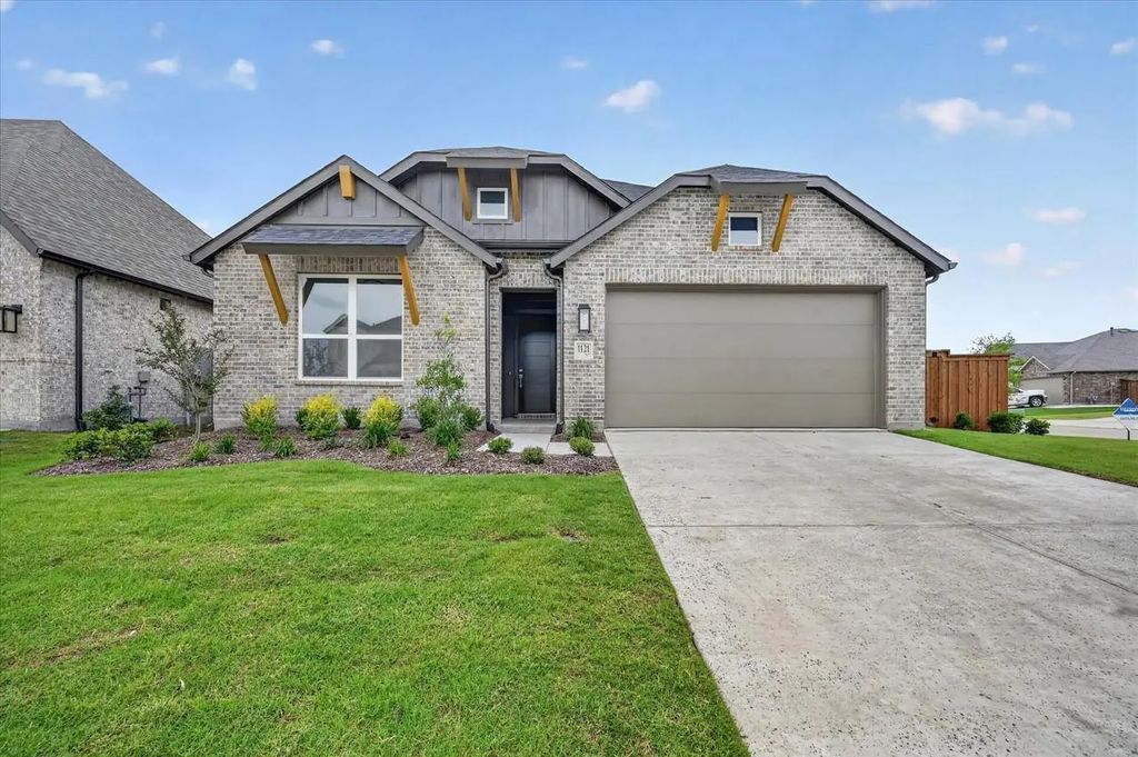 1121 Falls Rush Way, Royse City