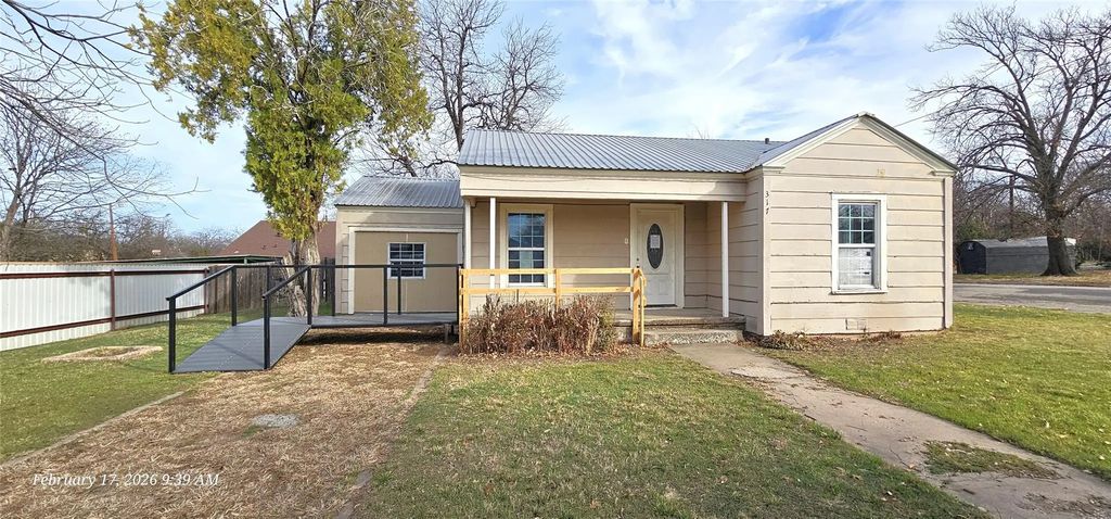 317 E 10th Street, Coleman