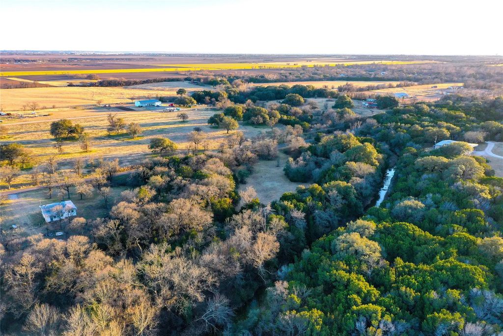 3697 N Rock Creek Loop, Waco