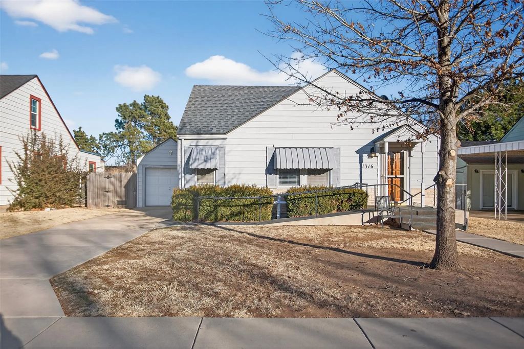 1316 Mary Ellen Street, Pampa
