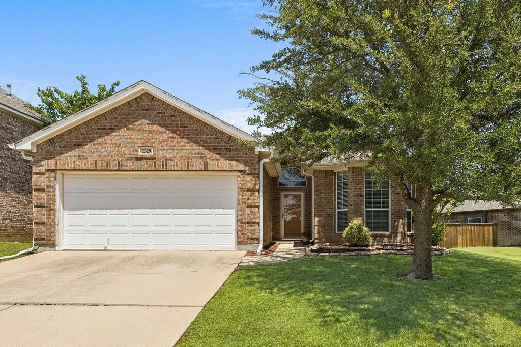 2329 Moccassin Lane, Fort Worth