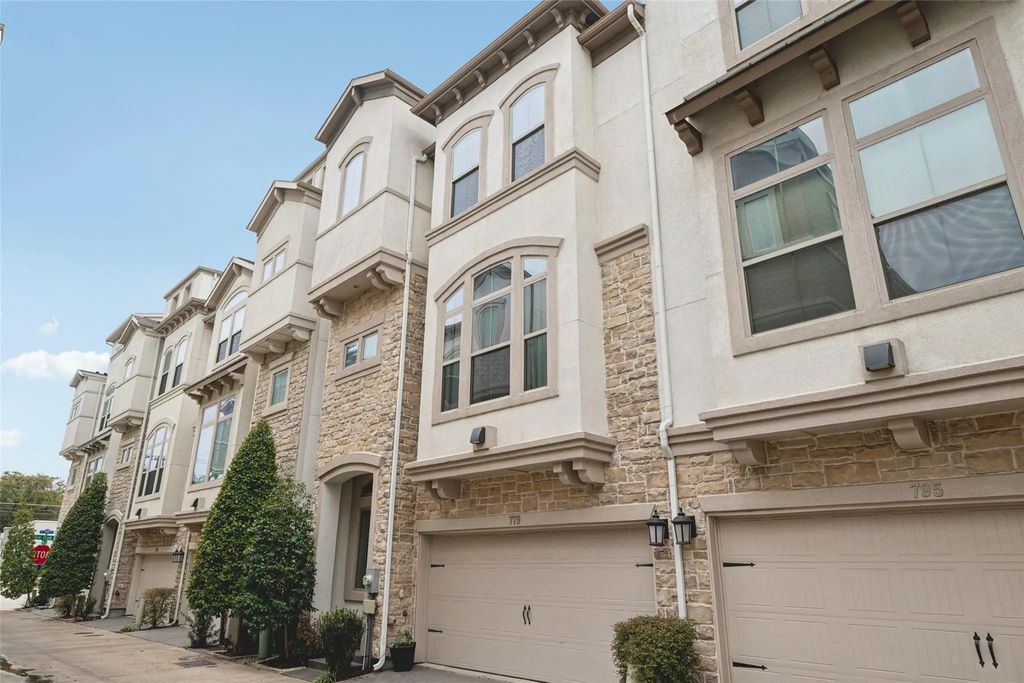 779 Lacey Oaks Place, Dallas