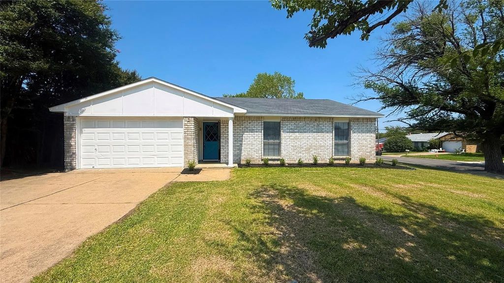 6933 Glenhurst Drive, North Richland Hills