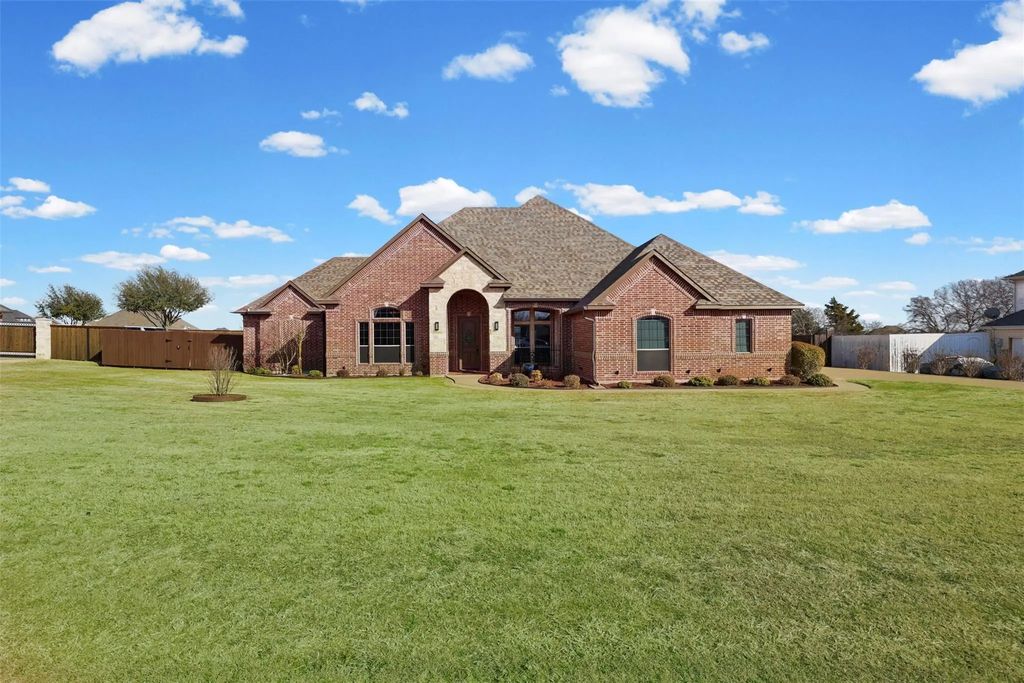 1920 Willow Bend Drive, Oak Leaf