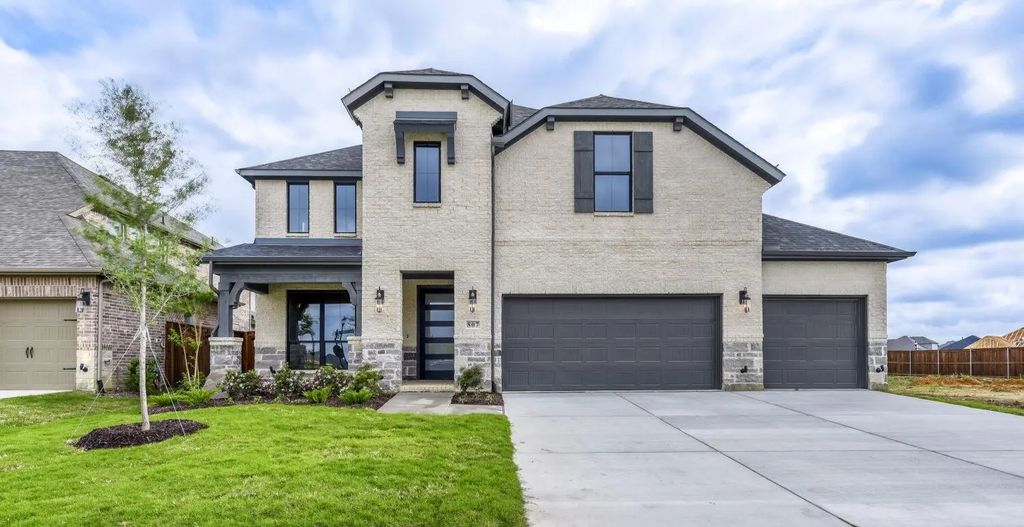 807 Open Range Drive, Mansfield