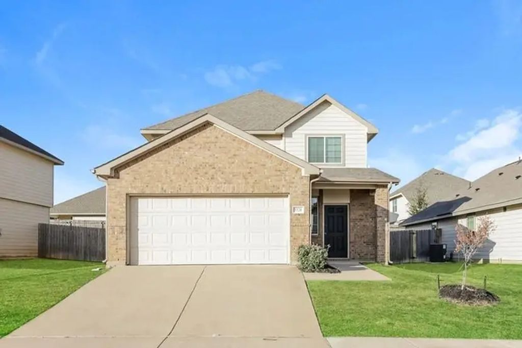 8320 Yaupon Holly Court, Fort Worth