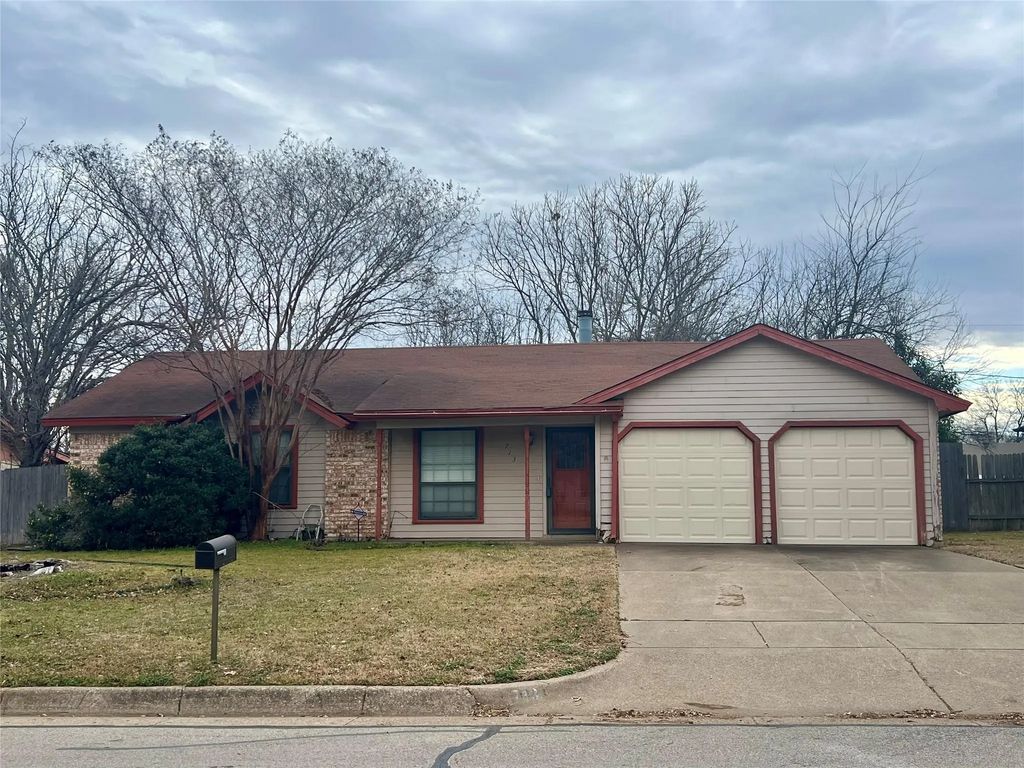 713 Vaughn Drive, Burleson