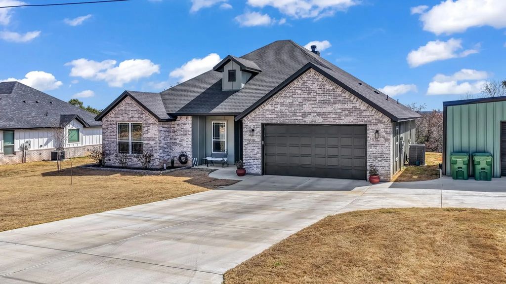 1013 Mojave Trail, Granbury