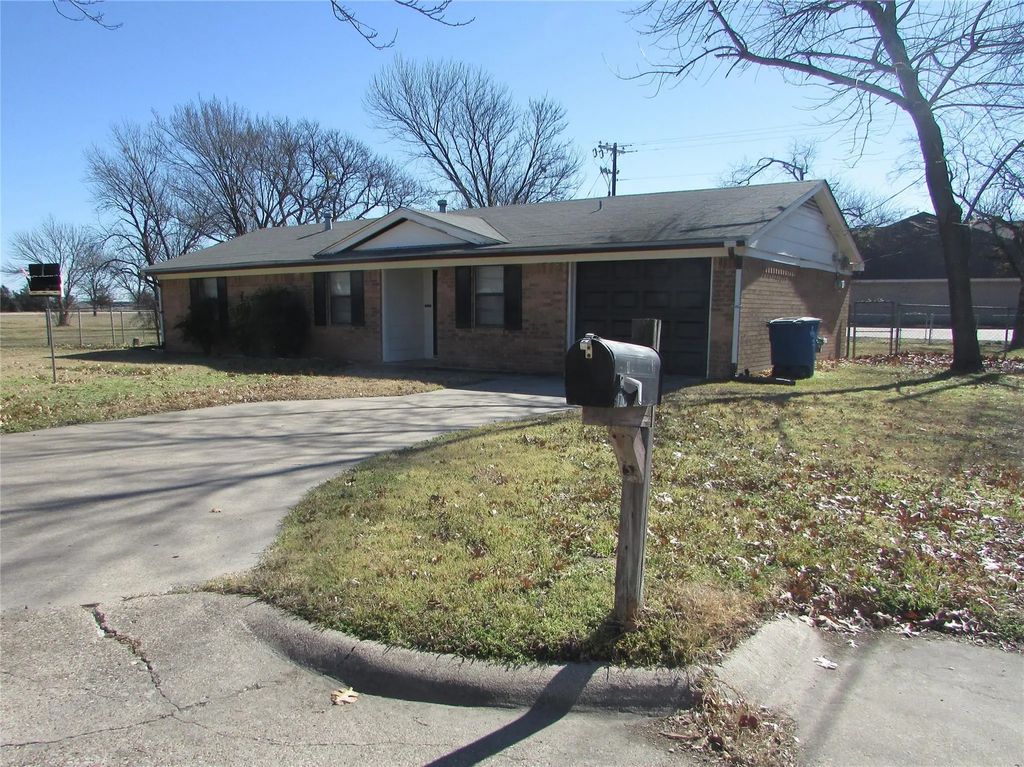 1210 Winkler Street, Ennis