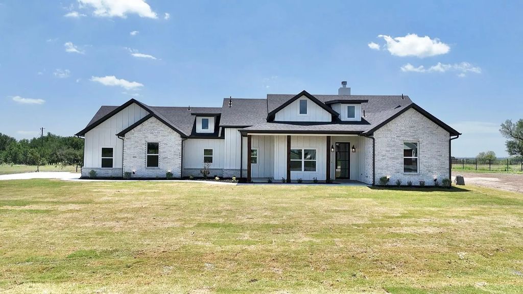 1016 Sabrina Court, Weatherford