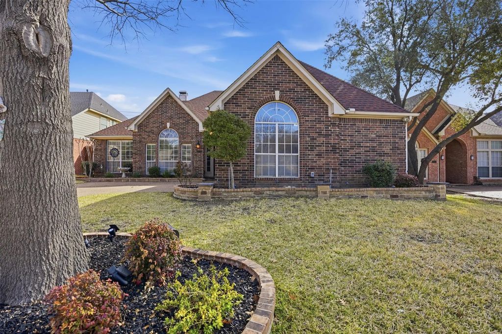 2221 Templeton Drive, Arlington
