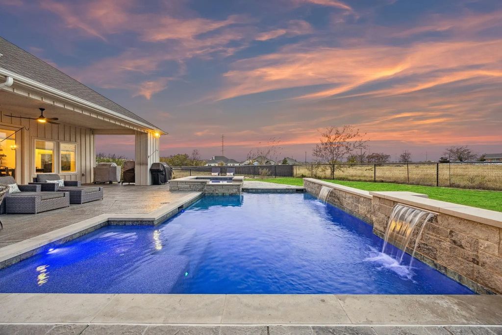 1318 Oliver Creek Lane, Justin