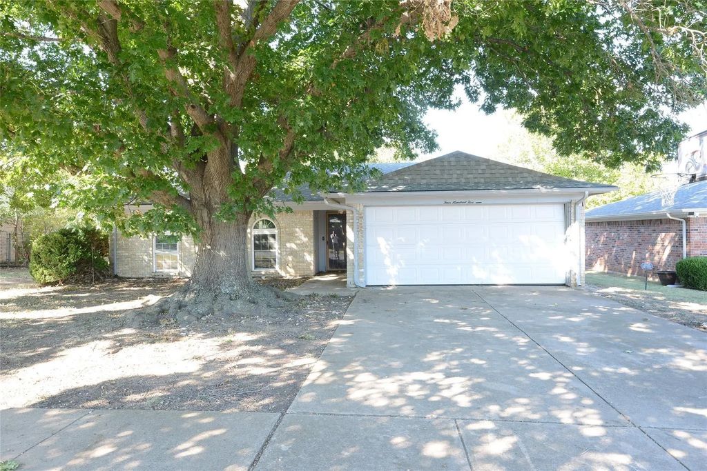 405 Bryan Drive, Crowley