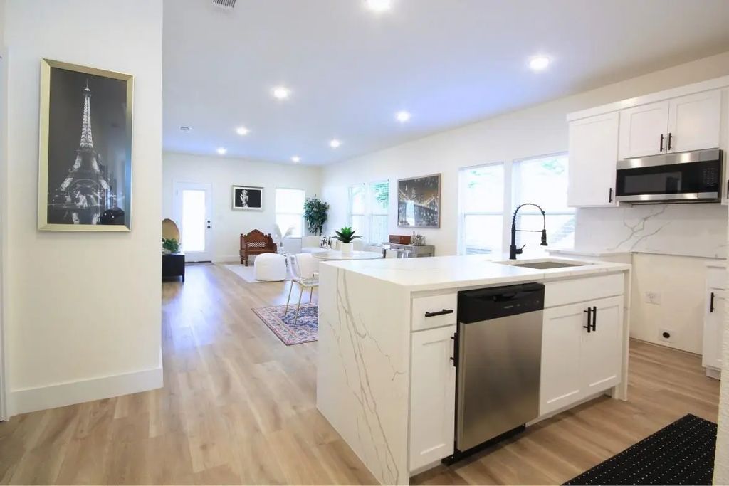 5824 Plum Dale Road, Dallas