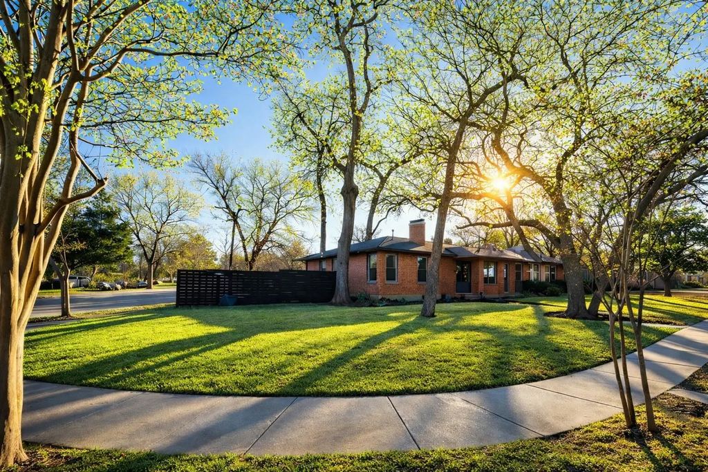 900 Treasure Road, Garland