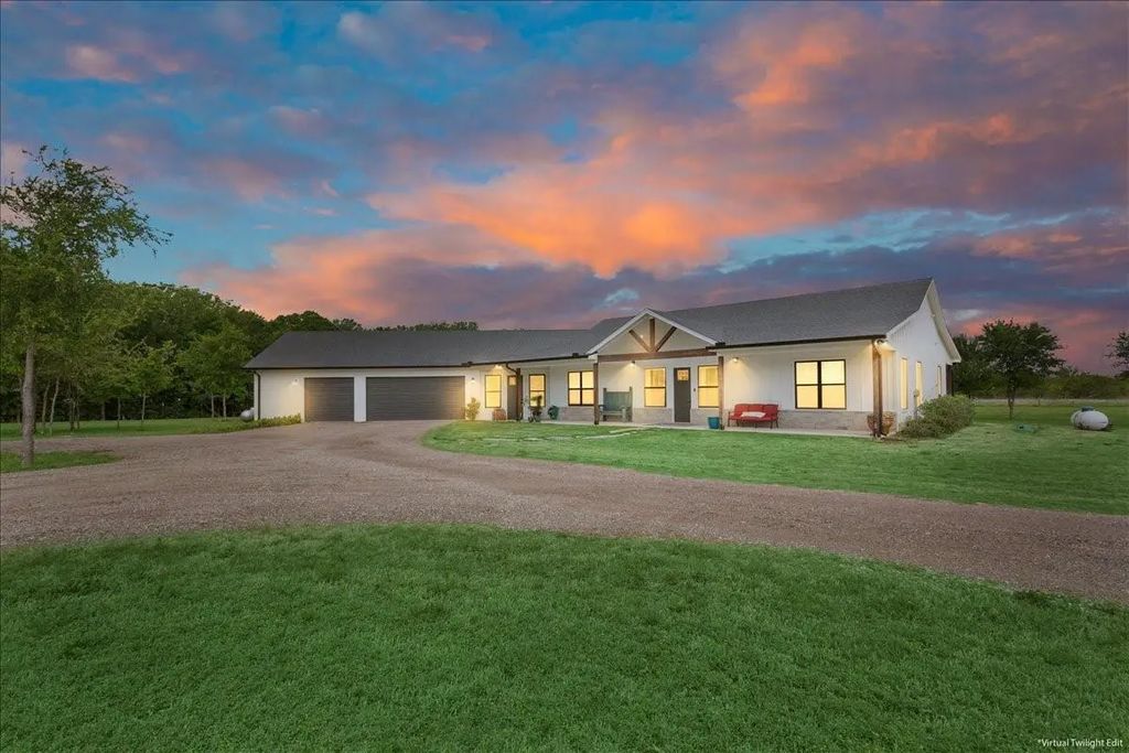 1652 Mount Moriah Road, Riesel