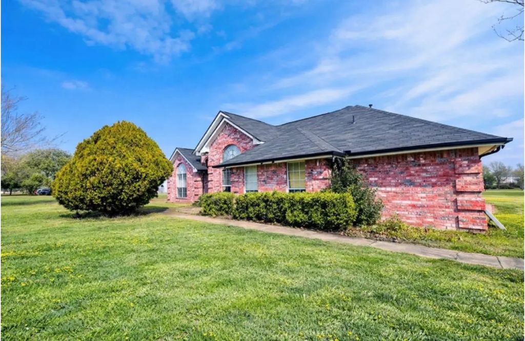 990 Treehouse Lane, Red Oak